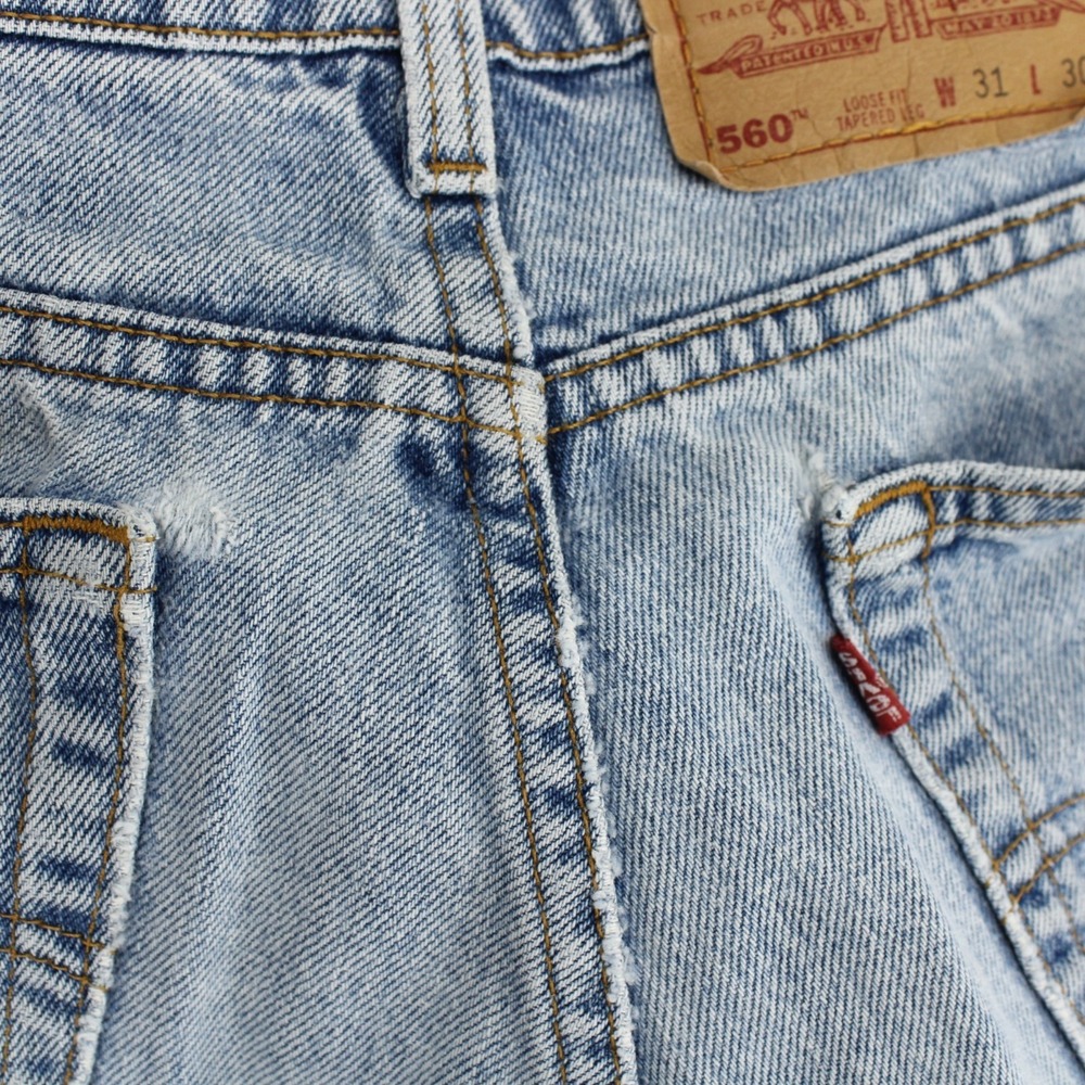 Vintage Levis 560 Jeans Mens 31x30 Blue Loose Fit Tapered Leg Light Wash USA 90s - Picture 13 of 13